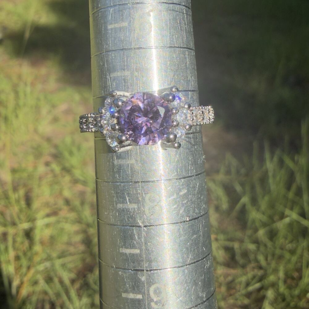 Stunning 925 Sterling Silver Purple CZ Ring Size 7